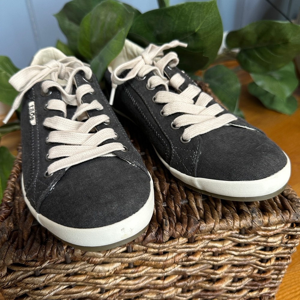 Taos Casual Black Canvas Sneakers with Cream Laces 7.5